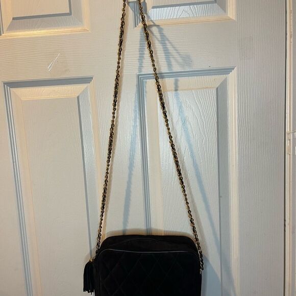 Vintage L.J.Simone Navy Blue quilted Suede crossbody bag gold tone chain accent. - Picture 3 of 12